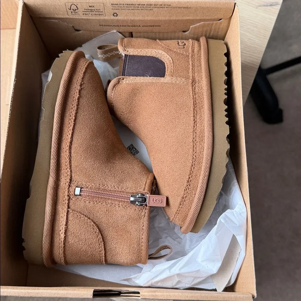 UGG® Neumel Chelsea Boot - Little Kid Chestnut 11